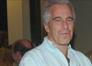 Justiça dos Estados Unidos investiga denúncia de corpos de duas mulheres enterrados próximo a rancho que pertenceu a Jeffrey Epstein