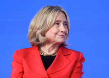 Hillary Clinton depõe nesta quinta-feira a comissão do Congresso dos EUA que investiga caso Epstein