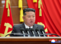 É #FAKE que Kim Jong-un disse manter um 'botão nuclear' na mesa após exercícios militares dos EUA e Coreia do Sul; fala é de 2018