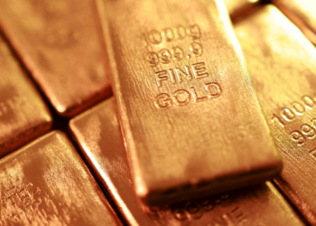 Por que Trump, Putin e guerras fizeram o ouro e outros ativos seguros dispararem — e vale investir agora?