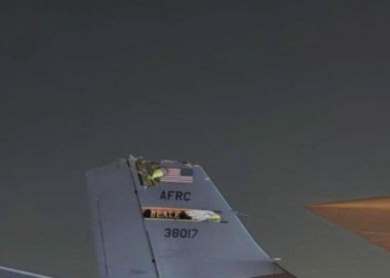 FOTO mostra avião danificado em Tel Aviv; aeronave se chocou com o avião americano que caiu no Iraque, diz TV