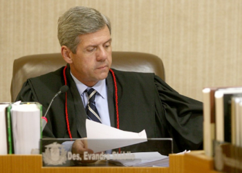 Condenado por venda de sentença, desembargador aposentado recebe R$ 959 mil do TJ em um ano