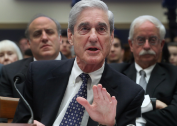 Morre ex-diretor do FBI que revelou interferência russa nas eleições dos EUA em 2016; 'Estou contente', diz Trump