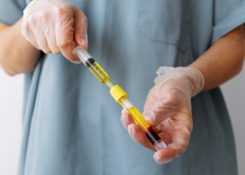 Até R$ 3,1 mil por mês: como americanos transformam o próprio sangue em renda extra