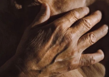 Avó pede medida protetiva contra neto de 15 anos que a aterrorizava dentro de casa