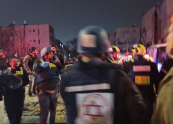 Israel lança ataques em larga escala contra Teerã; Netanyahu visita área bombardeada pelo Irã: SIGA