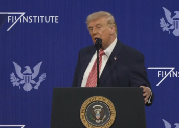 Trump volta a dizer que EUA estão 'aniquilando' a capacidade militar do Irã e reafirma que iranianos estão negociando