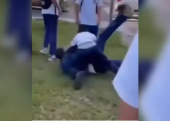 Aluno de 15 anos ataca colega com caneta no pescoço dentro de colégio no PR