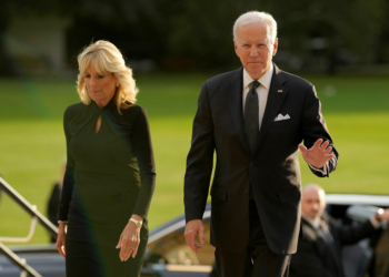 Agente do Serviço Secreto dos EUA atira sem querer na própria perna durante escolta de ex-primeira-dama