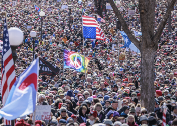 Manifestações anti-Trump reúnem milhões nas ruas de cidades dos EUA