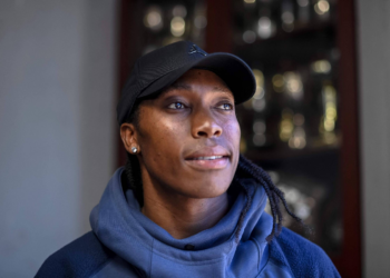 Reinstaurar teste de feminilidade é 'uma falta de respeito às mulheres', diz Caster Semenya