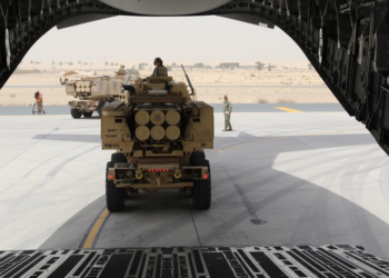 Irã diz que bombardeou base secreta dos EUA nos Emirados Árabes e alojamento de soldados no Bahrein