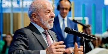 Lula chama guerra entre EUA e Irã de 'insensatez' em viagem à Europa