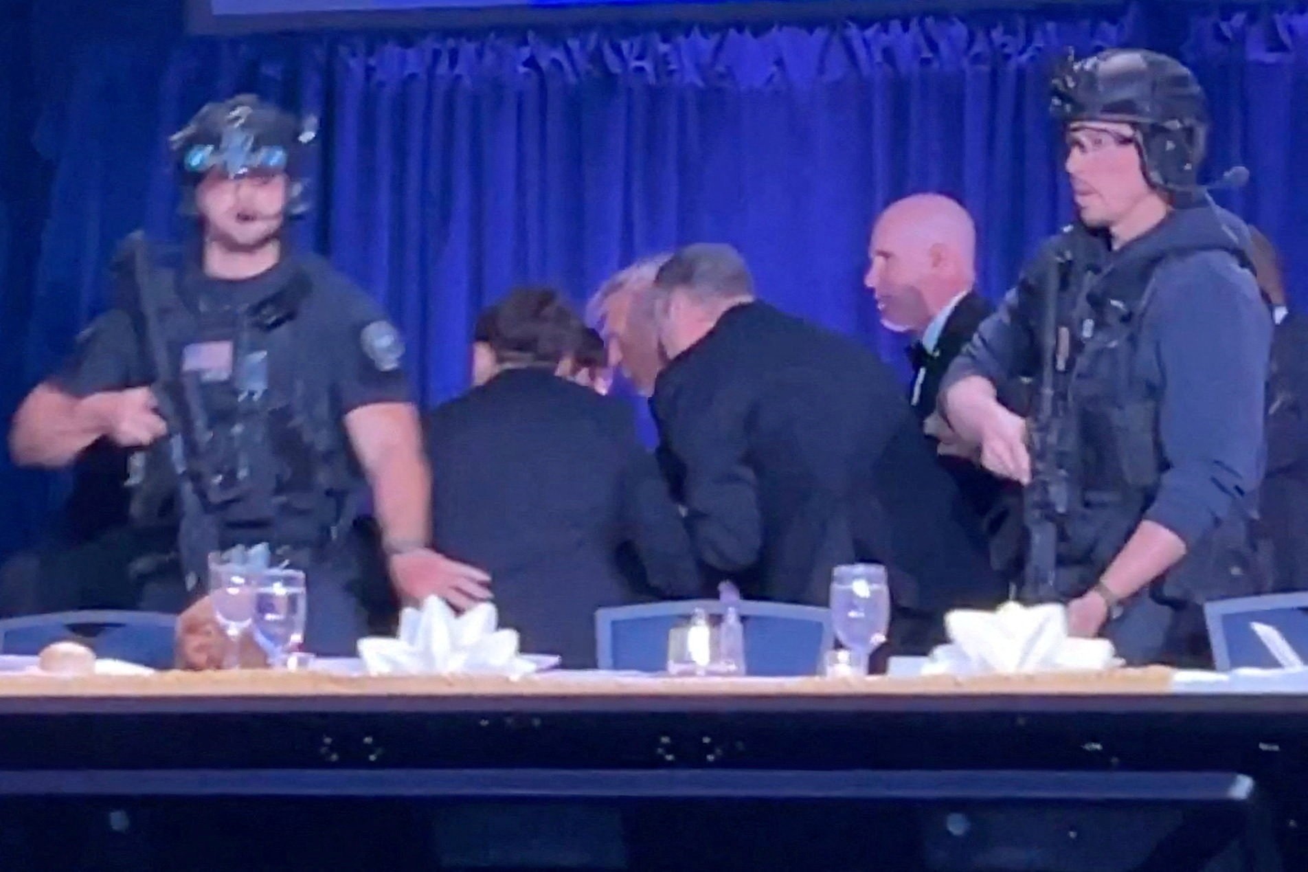 Trump diz que atirador foi preso após incidente em jantar em Washington