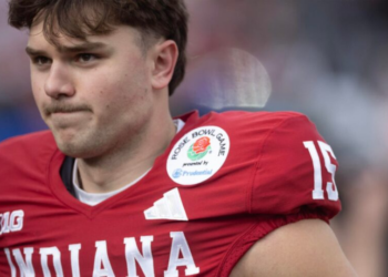 A nova promessa do futebol americano coloca Deus em primeiro lugar