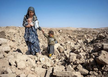 Afeganistão pode perder 25 mil mulheres como professoras e agentes de saúde até 2030