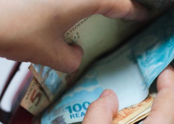 Comércio é alvo do Procon: loja pode recusar pagamento em dinheiro?