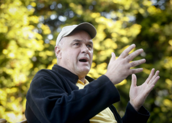 Vitória sobre os EUA, quebra de recordes e candidatura ao senado; veja cronologia da vida de Oscar Schmidt