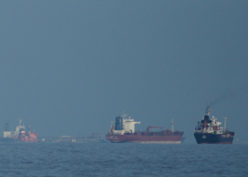 Lanchas iranianas dispararam contra petroleiros no Estreito de Ormuz