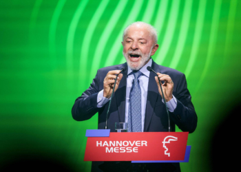 Na Alemanha, Lula critica 'narrativas falsas' sobre agronegócio brasileiro