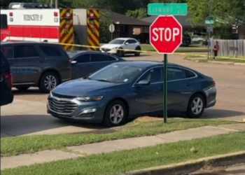 Criança morta em massacre nos EUA parece ter tentado fugir pelo telhado, diz porta-voz da polícia