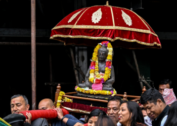Museus estrangeiros devolvem estátua centenária de Buda que foi roubada do Nepal; veja fotos