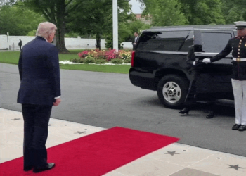Trump recebe Lula na Casa Branca e os dois se cumprimentam; veja vídeo