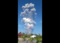 VÍDEO: Guia grava vulcão entrando em erupção durante expedição ao cume de montanha na Indonésia: 'Não, eles morreram!'