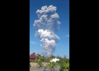 VÍDEO: Guia grava vulcão entrando em erupção durante expedição ao cume de montanha na Indonésia: 'Não, eles morreram!'