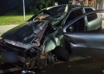 PRF prende motorista embriagado após colisão que destruiu carros no PR