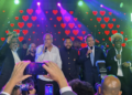 Kassio canta samba em festa de posse, e maioria do STF não comparece