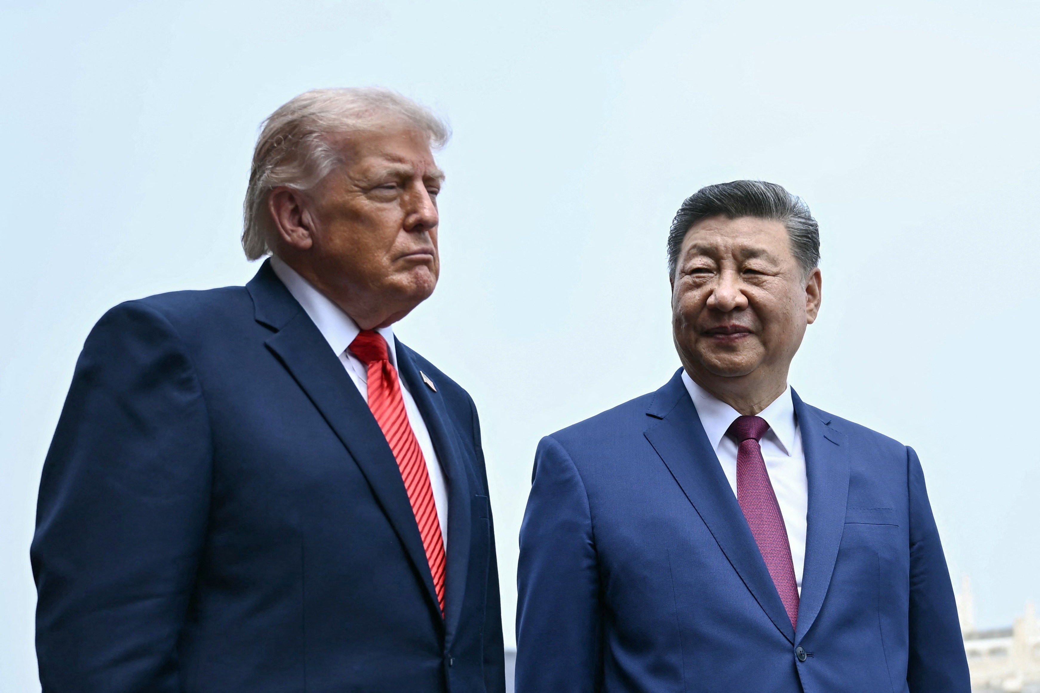 Trump diz que Xi Jinping garantiu que China não enviará apoio militar ao Irã e defende Estreito de Ormuz aberto