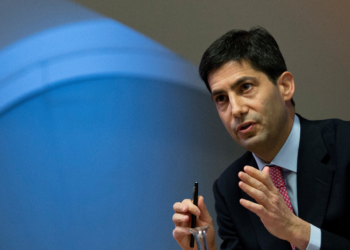 Quem é Kevin Warsh, indicado por Trump e que assume o comando do Fed nesta sexta