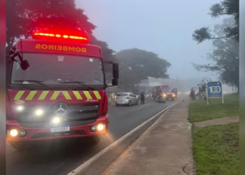 Acidente de trânsito deixa dois jovens feridos na Avenida Minas Gerais
