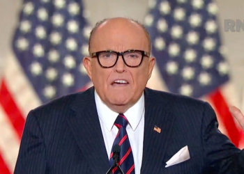 Ex-prefeito de Nova York Rudy Giuliani está internado em 'estado crítico'