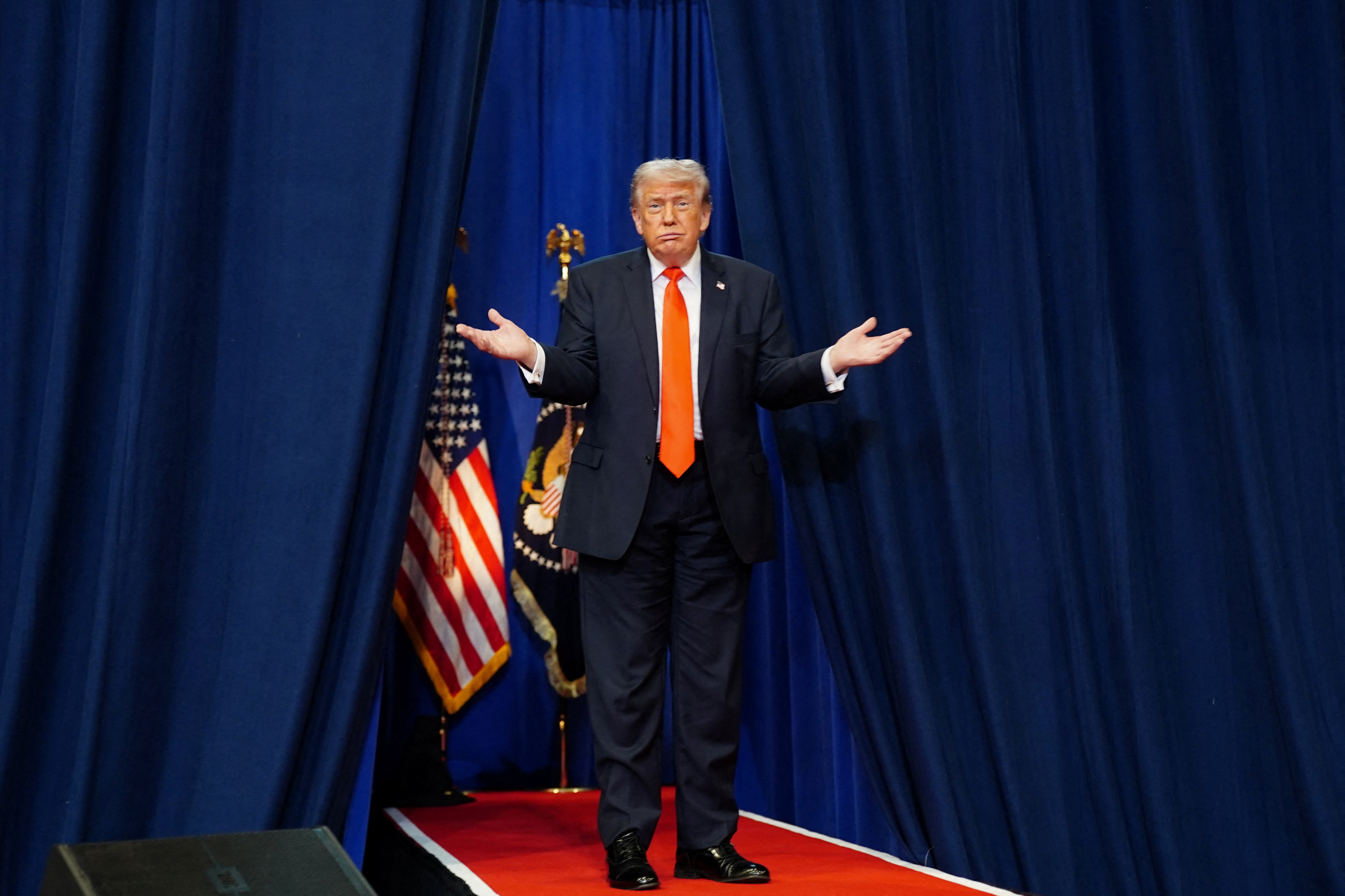 Trump diz que país vai guiar navios presos no Estreito de Ormuz a partir desta segunda; Irã diz que recebeu proposta dos EUA