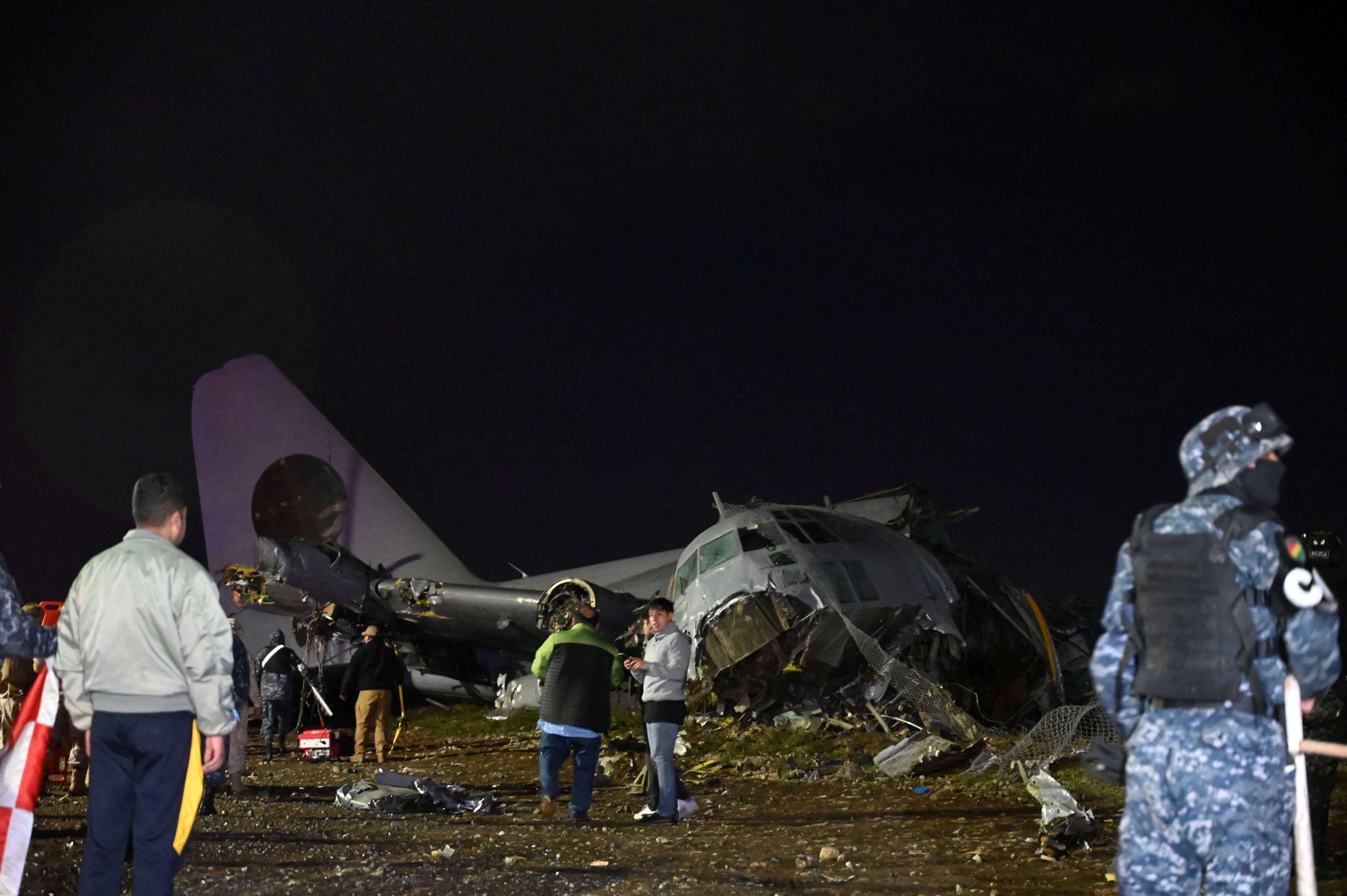 Falha de estagiário, erros da tripulação e mau tempo causaram acidente aéreo com mais de 20 mortos na Bolívia, diz relatório