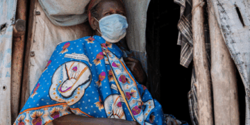 Ebola avança na África e OMS alerta para risco de epidemia como a de 2014