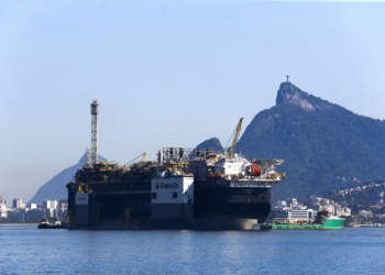 Petróleo: saiba como a crise no Estreito de Ormuz beneficia os negócios do Brasil