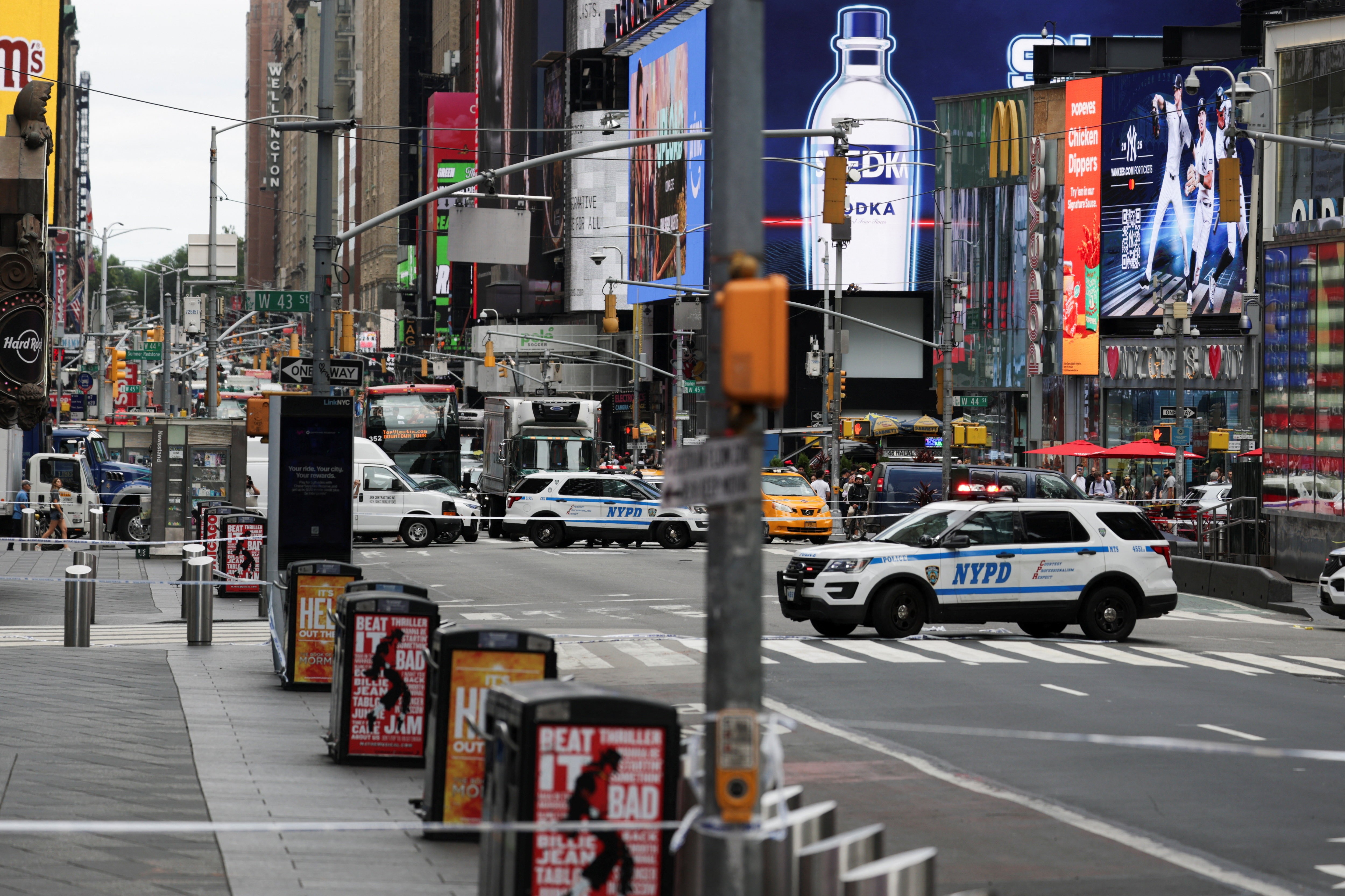Tiros são ouvidos na Times Square, em Nova York; polícia pede para população evitar local