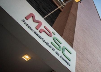 Grupo neonazista denunciado à Justiça tinha PM e escrivã entre membros