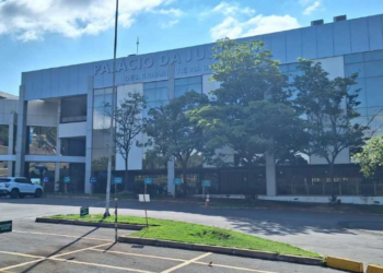 Justiça revoga prisão de mulher que denunciou investigador por estupro dentro de delegacia em Sorriso