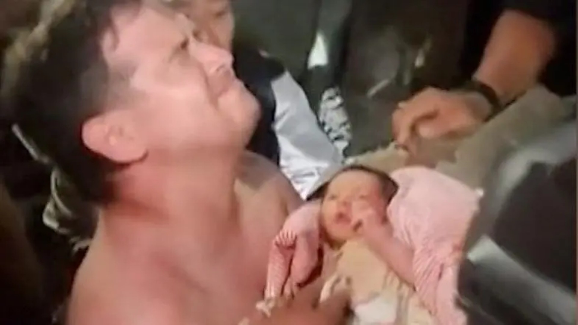 'Foi um milagre': a história da mãe e bebê de 18 dias resgatados após mais de 24 horas sob escombros na Venezuela