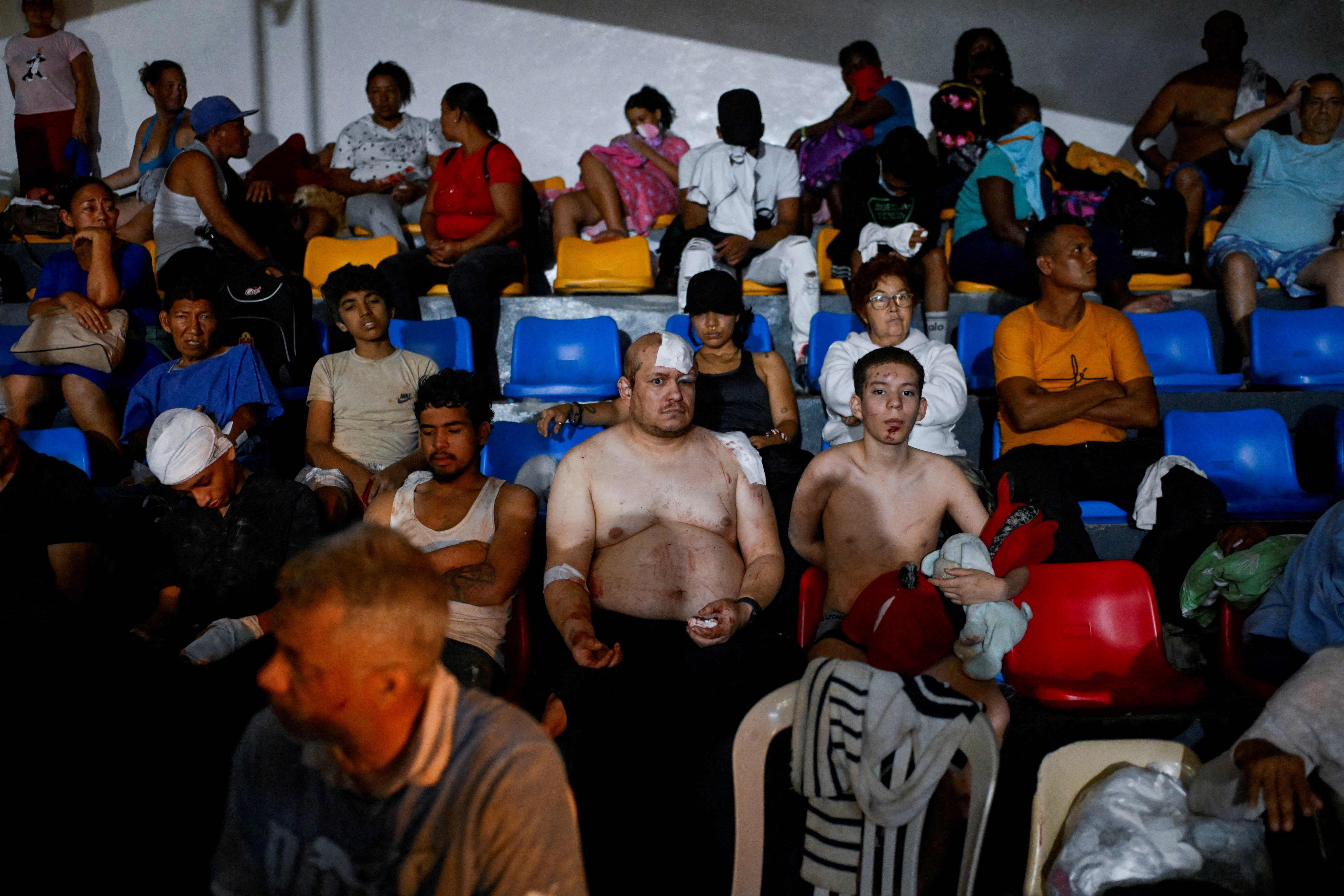 Desabamento de hospital obriga famílias a levarem corpos para necrotério na Venezuela