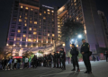 Mexicanos fazem barulho e sotatm fogos em frente ao hotel onde está a Inglaterra