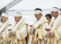 Quem é o grupo tradicionalista FSSPX e por que ele foi excomungado?