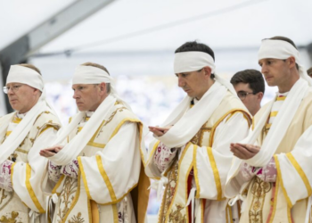 Quem é o grupo tradicionalista FSSPX e por que ele foi excomungado?