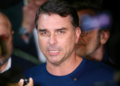 Moraes atende parecer da PGR e manda PF ouvir Flávio em ação por calúnia