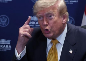 Trump demite membros de comissão eleitoral antes das eleições de novembro