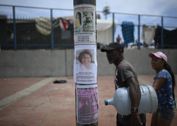 Procurar pela mãe por chat e chorar os mortos por streaming: como venezuelanos no exterior enfrentam a tragédia dos terremotos